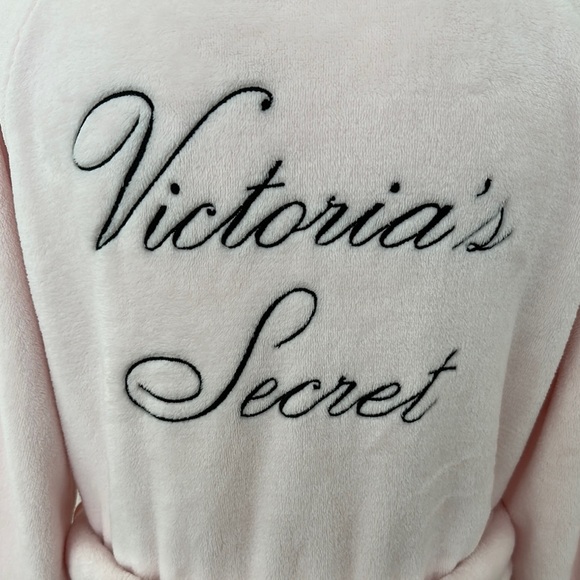 Victoria's Secret Pink Plush Robe with Embroidered Back size M/L - Picture 6 of 10